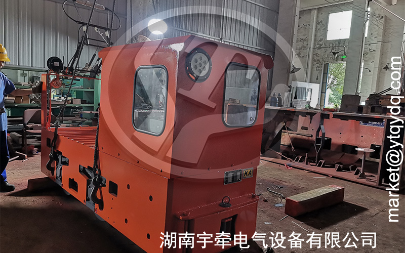 3噸架線(xiàn)式電機(jī)車(chē)發(fā)貨 2.jpg
